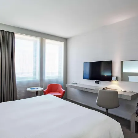 Hotel Firstname