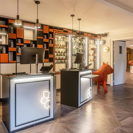 Hotel Firstname 4*