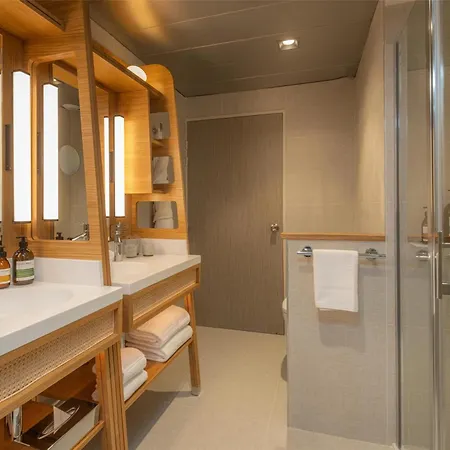 Hotel Firstname 4*